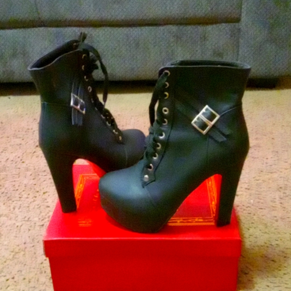 Women's Lace up Booties